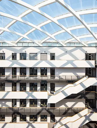 Maximum light transmission for the employees by our Texlon® ETFE system.