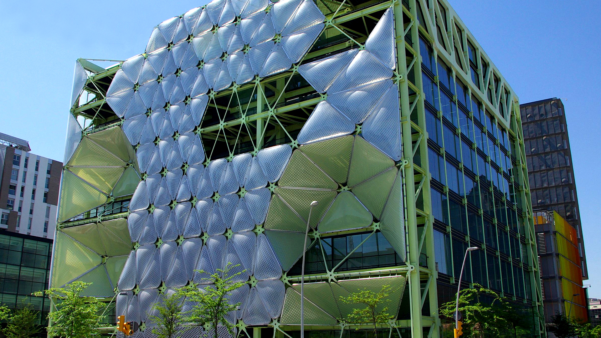 MediaTIC nutzt das Texlon® ETFE System von Vector Foiltec, um Ökoeffizienz in modernstem Design für die Fassade zu ermöglichen.