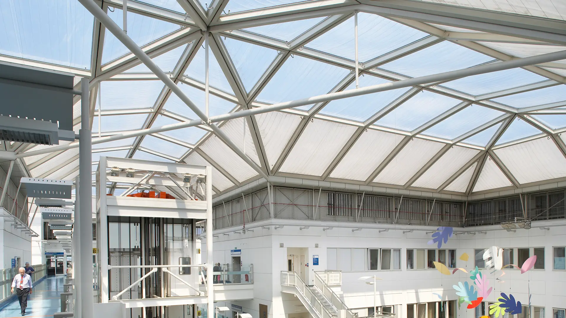 Build in 1990, Chelsea & Westminster Hospital is the oldest Texlon® ETFE project by Vector Foiltec in the United Kingdom. 