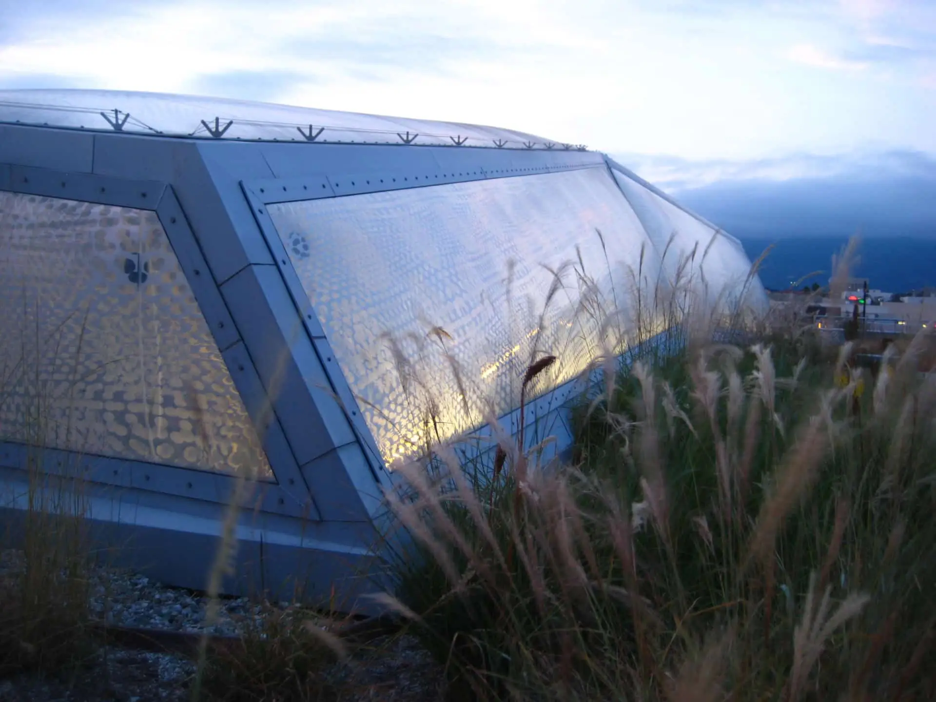 Das leichte Texlon® ETFE-System wurde für das Art Center College of Design in Pasadena eingesetzt und ermöglicht eine optimale Verschattung.