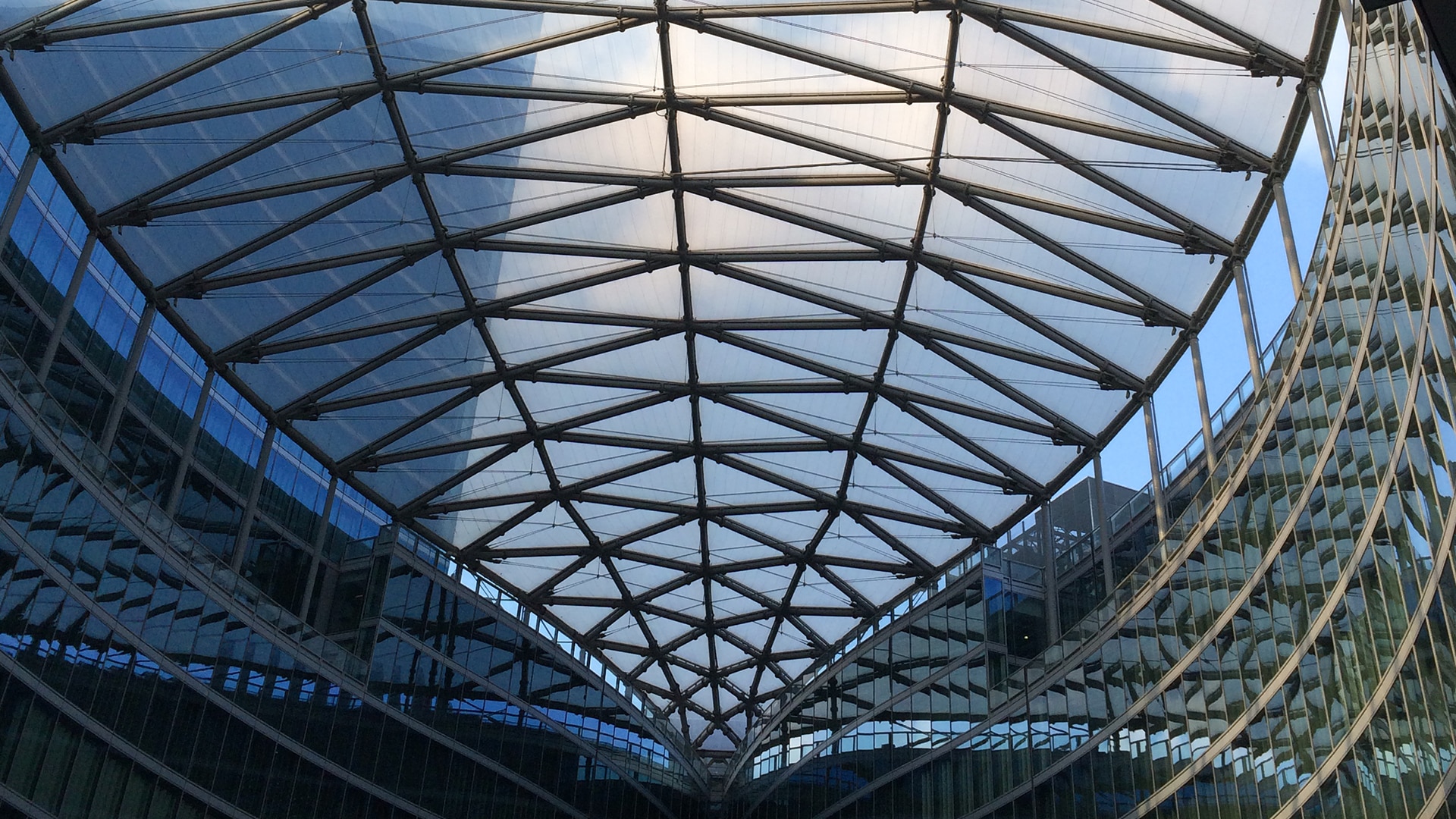174 Texlon® ETFE cushions provide solar control and enhanced thermal performance at Palazzo Lomardia office complex in Milan, Italy.
