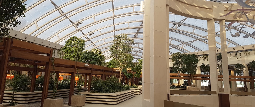 Das Prestige Garden-Viertel ist ein lichtdurchfluteter Innenbereich, der Dank des Texlon® ETFE-Daches das Gefühl bewirkt in einem tollen Klima zu sein.