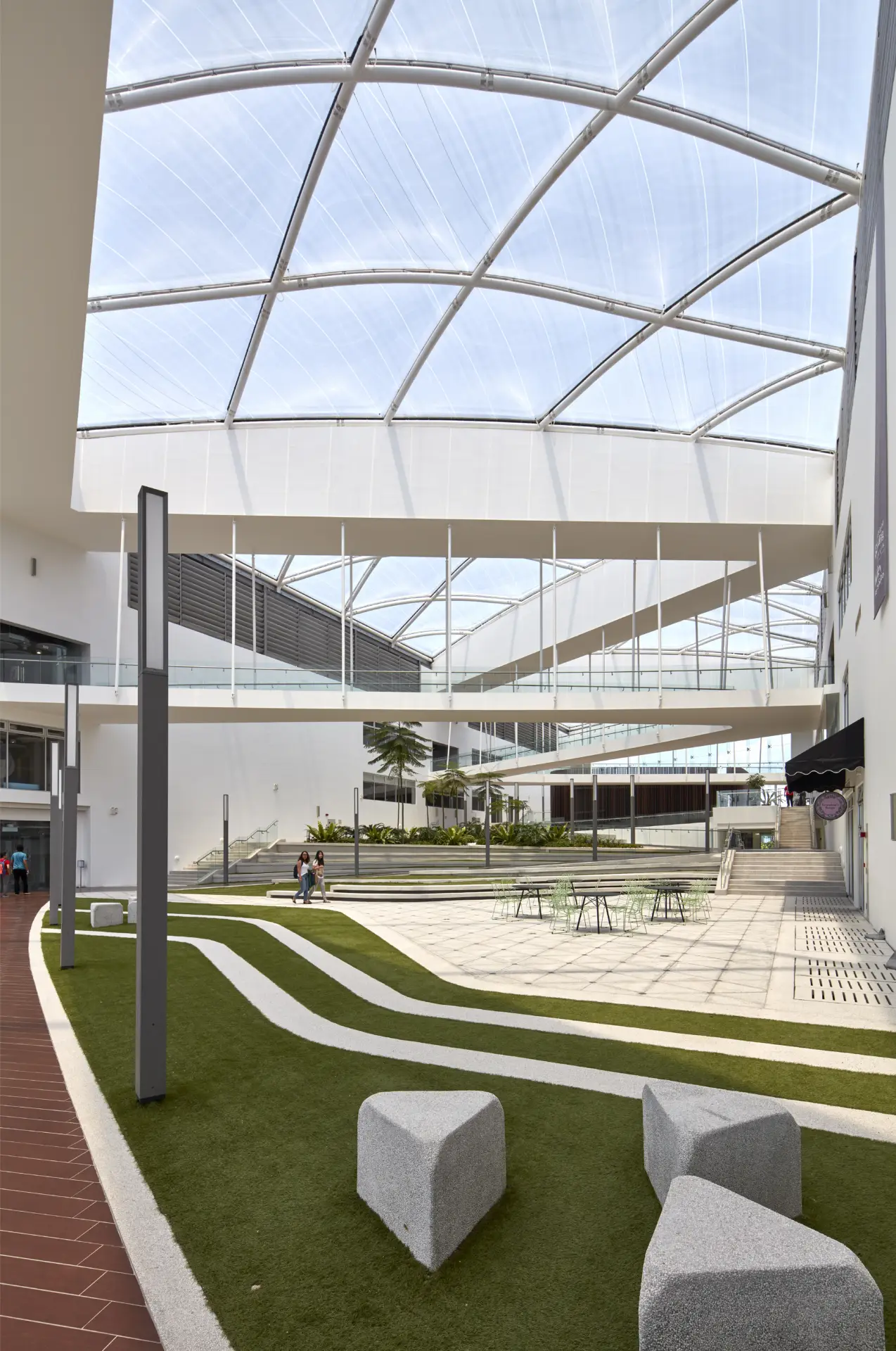 The two-layer Texlon® ETFE system is equipped with a partial dot hexagon print pattern that provides shading for an optimized climate control, while still retaining transparency.