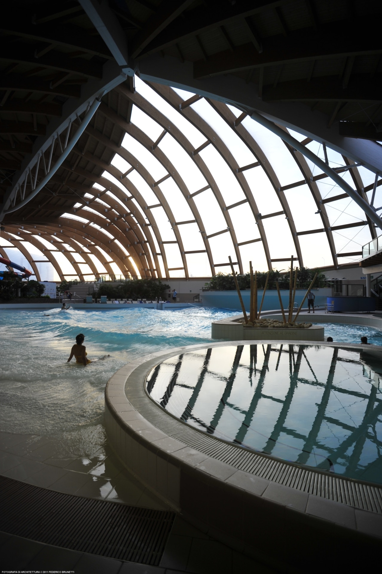 AcquaWorld is Italy’s first all-year indoor water park, under a ETFE roof with exceptional light transmission properties. 