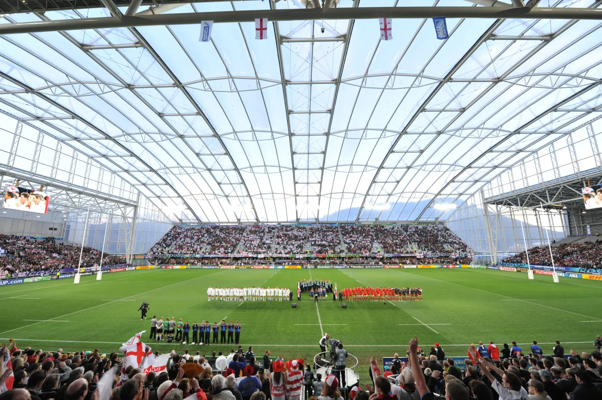 At Forsyth Barr Stadium, the Texlon® ETFE system completely envelopes the building with a lightweight structure. 