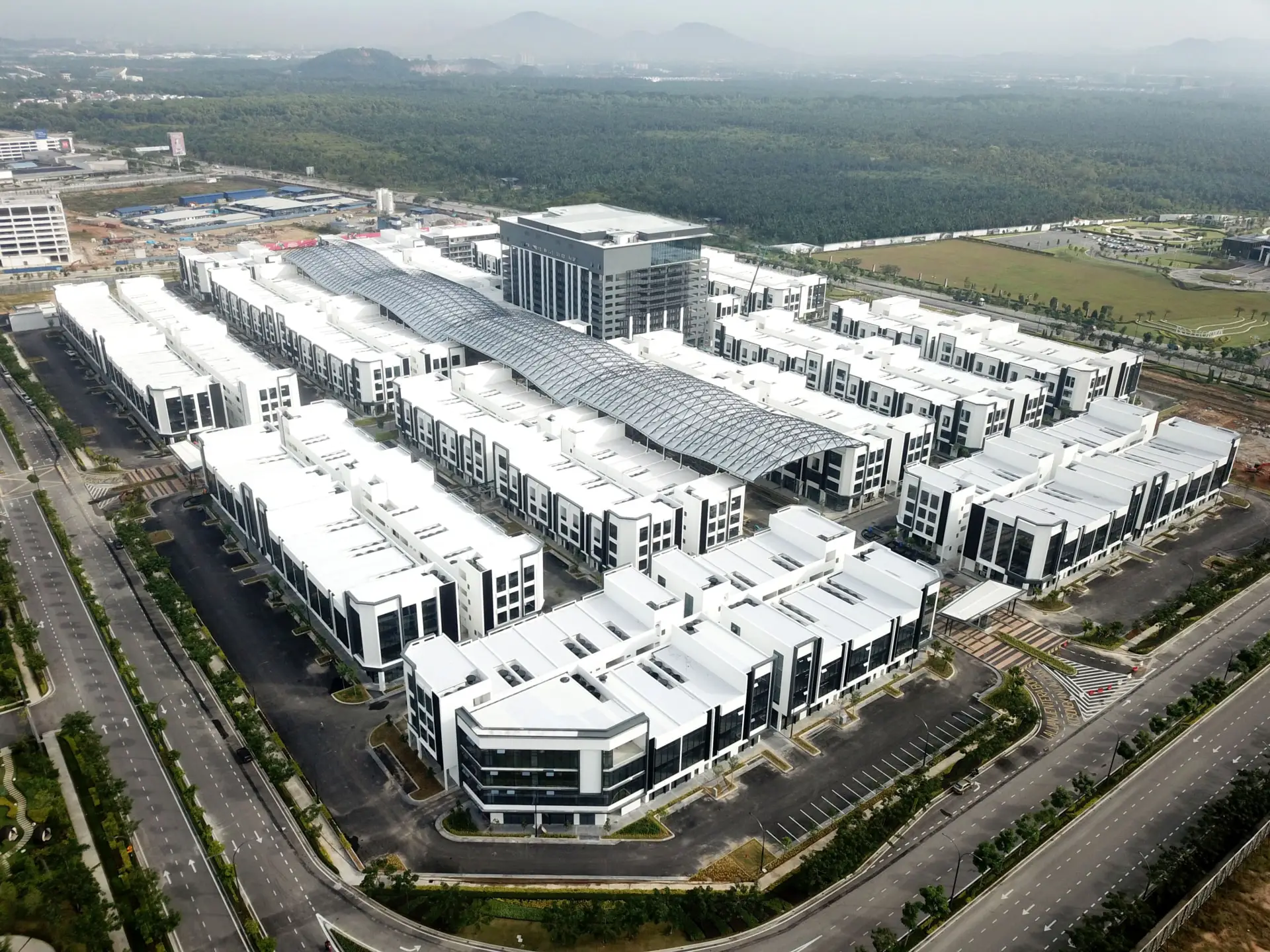  Malaysia’s biggest ETFE project, designed with climate control strategies as focal point to ensure customer comfort.