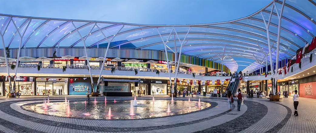 Vector Foiltec entwarf, konstruierte und installierte einen Texlon® ETFE-Dach für das 41 Burda Shopping Center in Kocaeli mit einer einzigartigen Dachkonstruktion. 