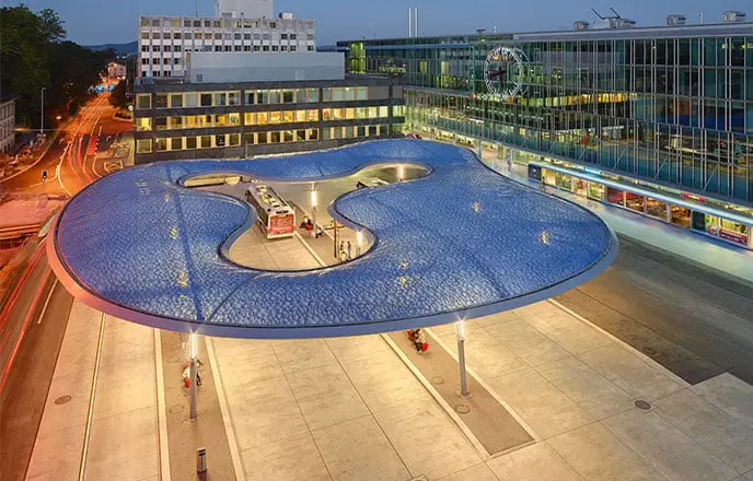 The shape of the Texlon® ETFE canopy at the Aarau bus station in Switzerland can be compared to a cloud.