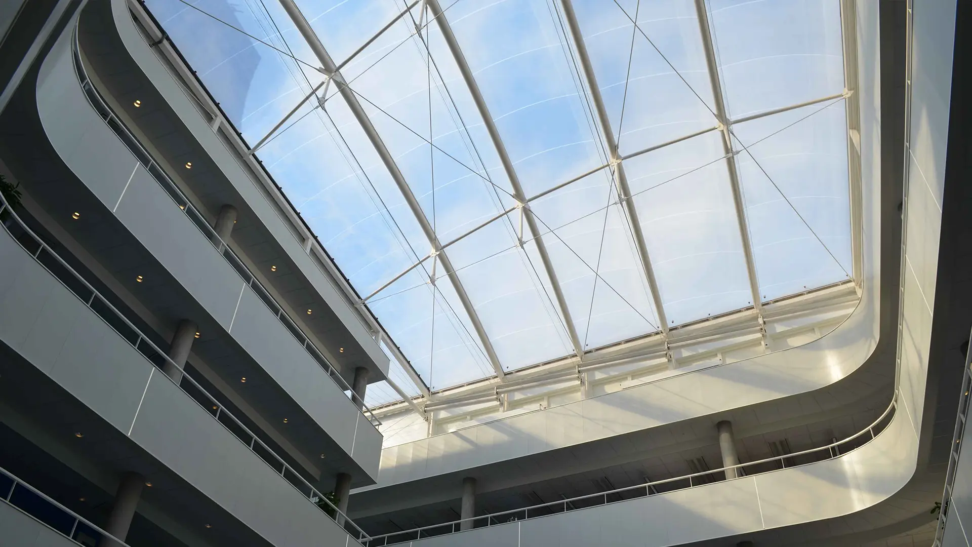 The use of Texlon® ETFE offers significant benefits compared to other transparent cladding systems on both new buildings and refurbishment projects. 