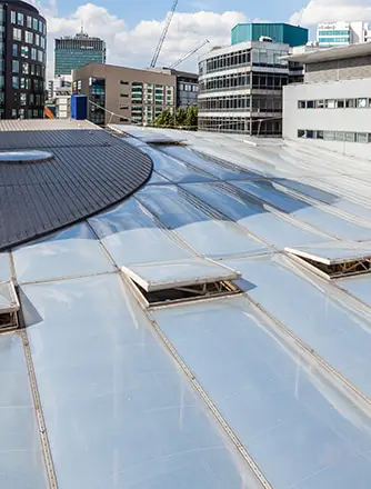 Stahltragwerk mit einem Dach aus Texlon® ETFE-Kissen.