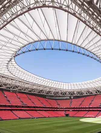Innenansicht des    Fußballstadions San Mamés mit Texlon® ETFE.
