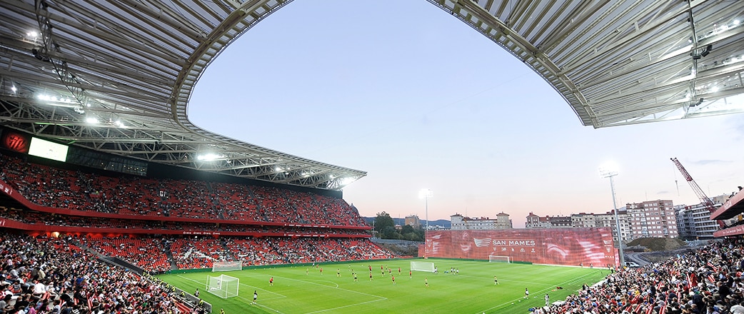 Die erste Phase: San Mamés Football Stadium mit Texlon® ETFE - die eine Hälfte davon.