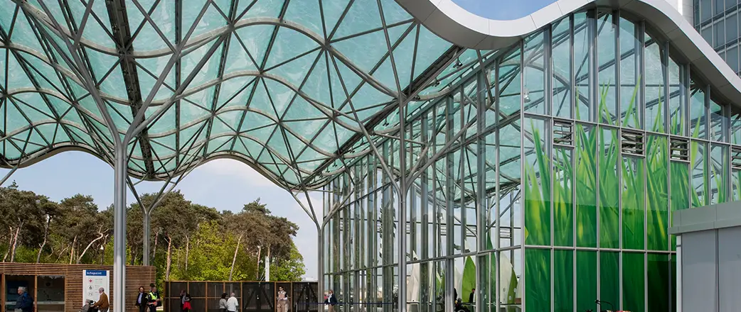 Der Eingang zur Floriade-Ausstellung 2012 wird von einer Reihe von Texlon® ETFE-Vordächern abgedeckt. Jetzt: Nutzung des Brightlands Campus Greenport Venlo.