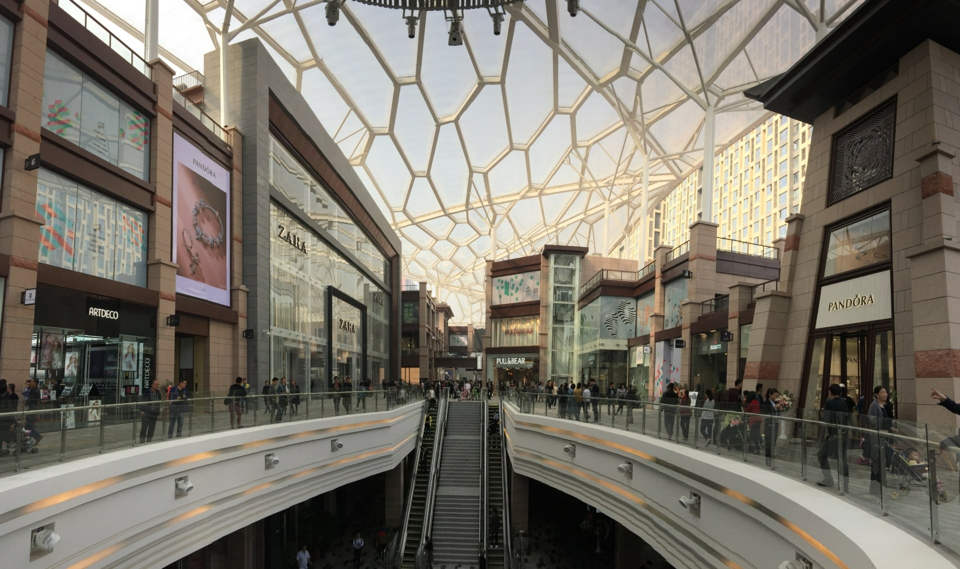 Der erste ETFE-Dach im Nordwesten Chinas wurde 2016 fertiggestellt. Hervorragendes, einzigartiges Design für das Xi'an GPark-Einkaufszentrums.