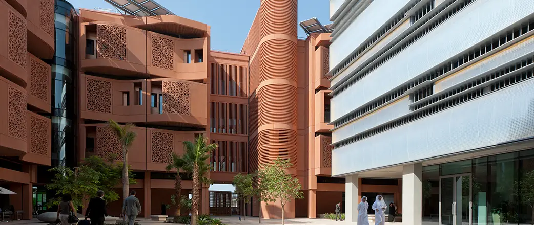 Texlon® ETFE von Vector Foiltec wurde aus ökologischen Nachhaltigkeitsaspekten für die Fassade des Masdar Institute of Science ausgewählt.