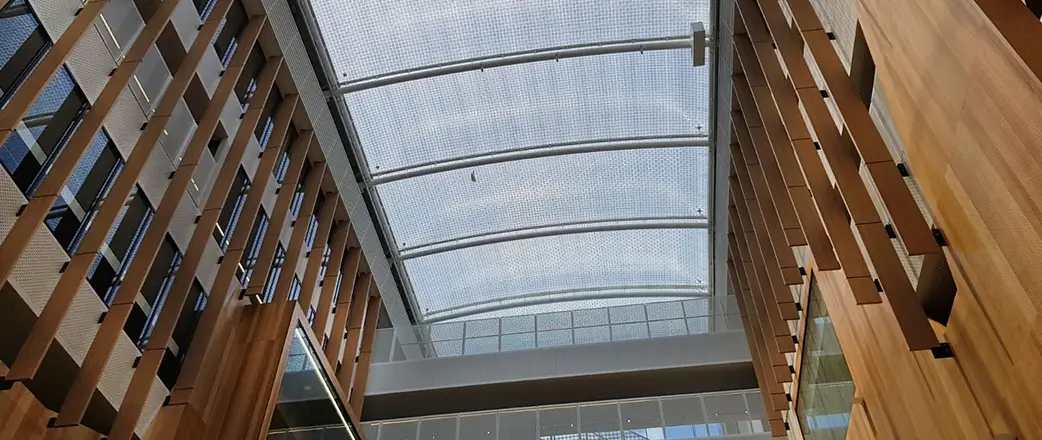 Our Texlon® ETFE structure covers the centre of the Botanic High School, creating a beautiful atrium that measures to 403 m².
