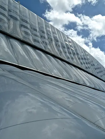 Das Stadion Arena Pernambuco mit ihrer Texlon ETFE-Fassade von Vector Foiltec ist gemäß den LEED-Silber-Anforderungen zertifiziert.