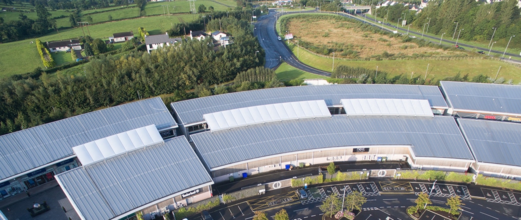 Der The Boulevard Outlet Park in Banbridge in Nordirland wurde von Vector Foiltec mit Texlon® ETFE-Vordächern aufgewertet.