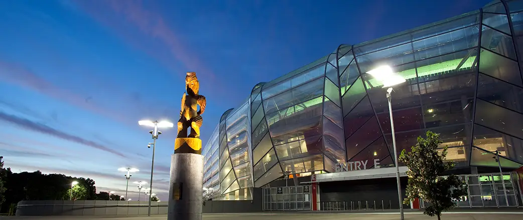 Das leichte transparente Texlon® ETFE-System verleiht dem Eden Park Stadium in Auckland eine farbenfrohe Fassade - ein ganz neues Gesicht.