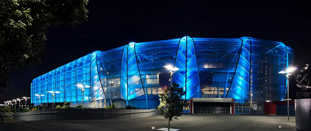The lightweight transparent Texlon® ETFE system was the solution to outfit the venue with a whole new face - a glowing candy facade.