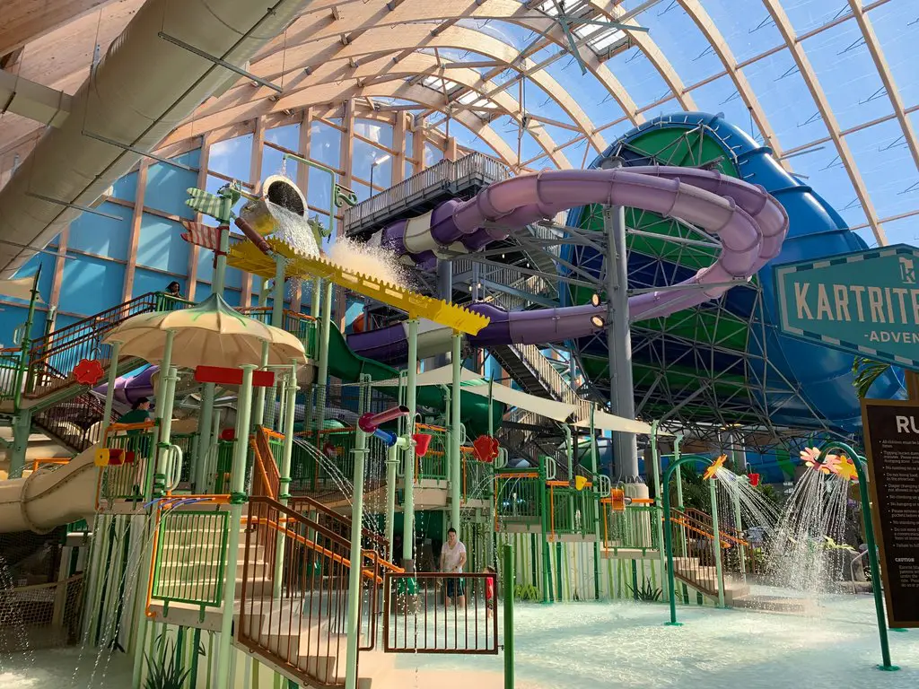 Come in and enjoy the waterpark under the transparent ETFE roof.