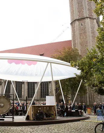 The Cloud of Science, a 125 m2 Texlon® ETFE canopy, was the centrepiece of the 10th anniversary of Braunschweig’s title City of science 2007.