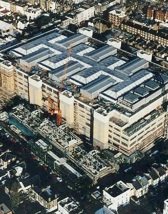 Das 1990 erbaute Chelsea & Westminister Hospital ist das älteste Texlon® ETFE-Projekt von Vector Foiltec in Großbritannien.