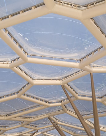 A 6,654 m² huge canopy with out two-layer Texlon® ETFE system renews the entrance plaza at Veronafiere Exhibition.