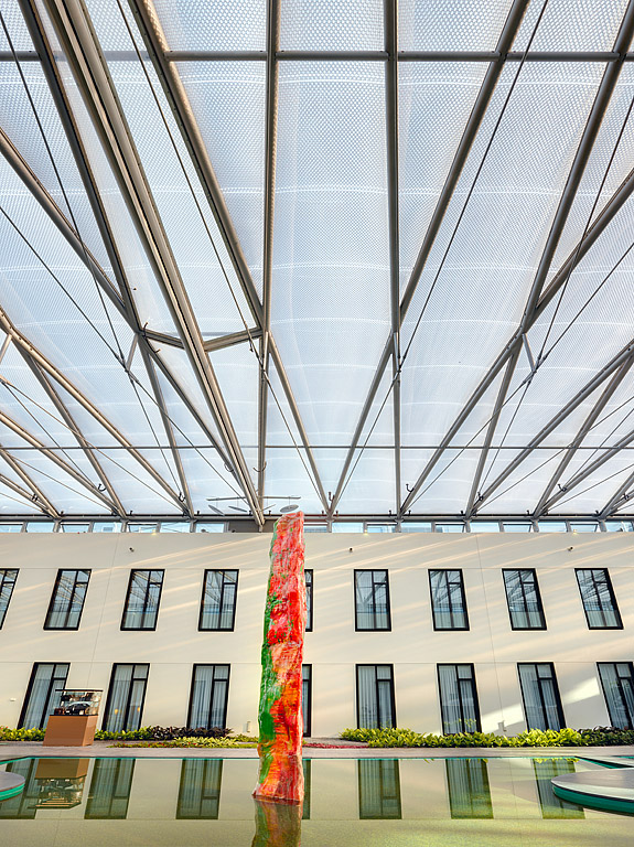 A dot matrix printed on the underside of the upper ETFE foil layer shields from excessive solar radiation.