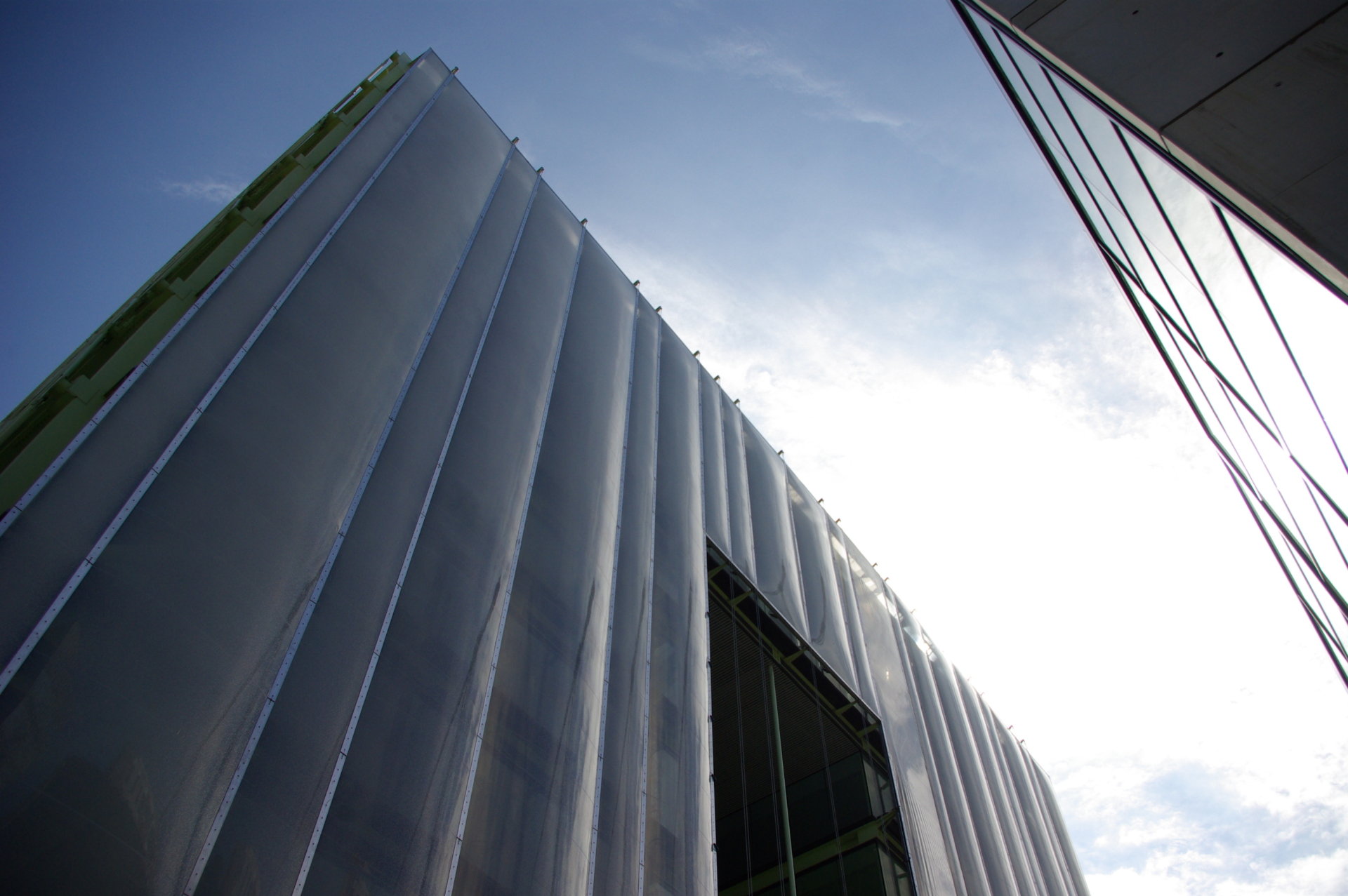 MediaTIC nutzt das Texlon® ETFE System von Vector Foiltec, um Ökoeffizienz in modernstem Design für die Fassade zu ermöglichen.
