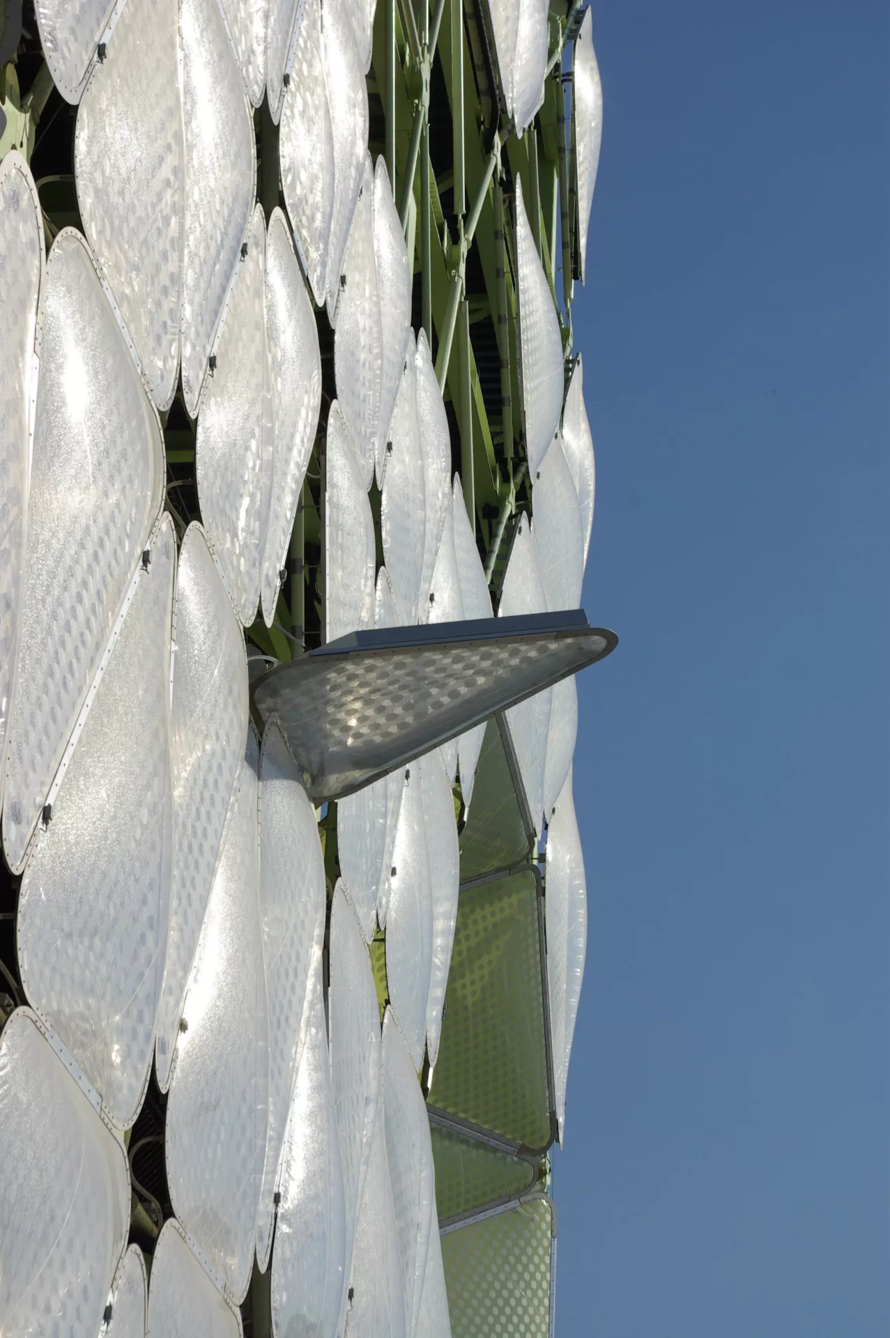 MediaTIC utilises Vector Foiltec’s Texlon® ETFE facade system to facilitate eco-efficiency in cutting-edge design. 