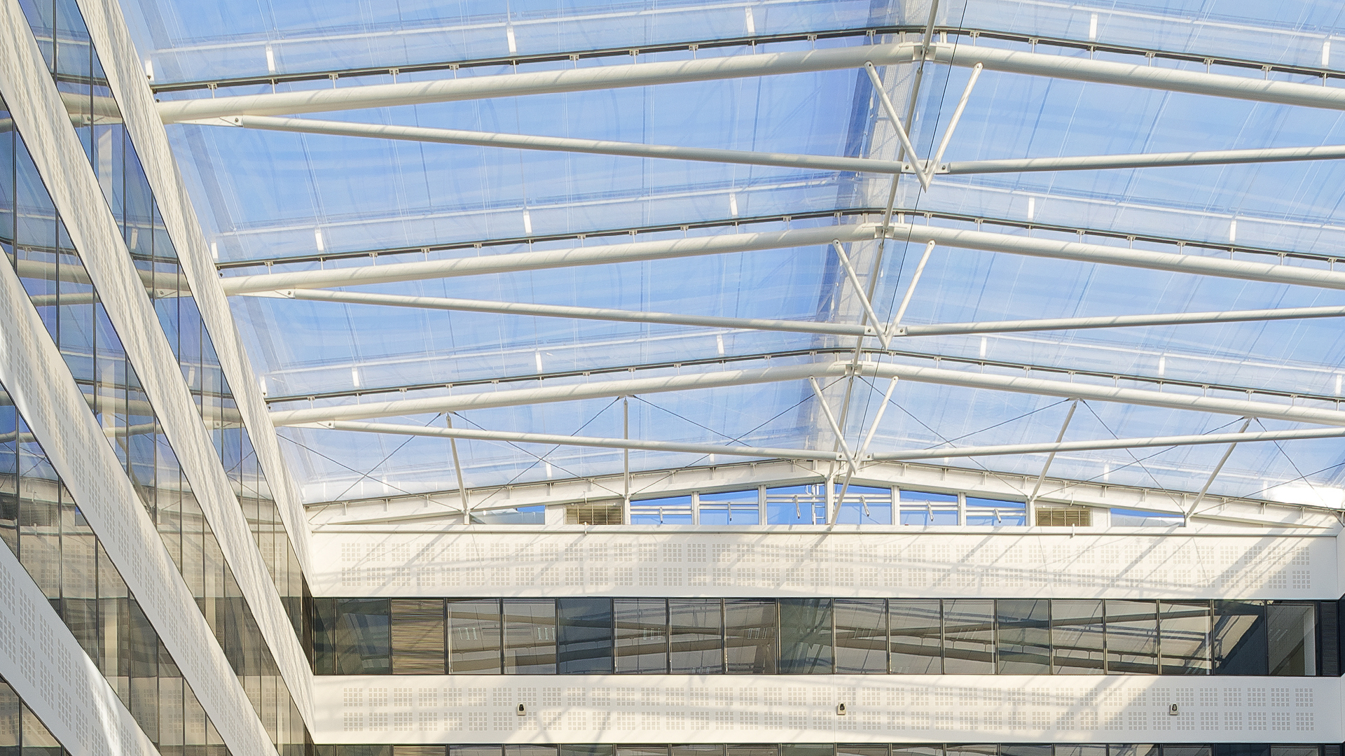 This dynamic office environment is covered with Texlon® ETFE technology by Vector Foiltec in Montréal Orly-Rungis, France.