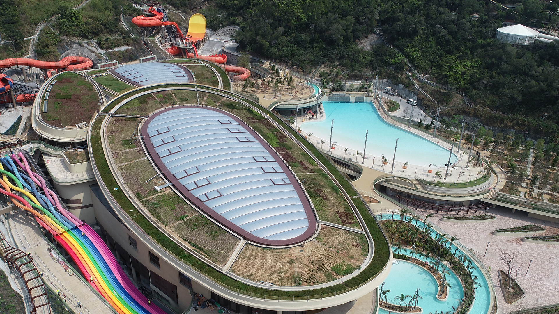 Water World im Ocean Park mit Texlon® ETFE überdacht: zwei große Dächer mit 3.000 m2 unseres Texlon® ETFE für das Freizeitbad.