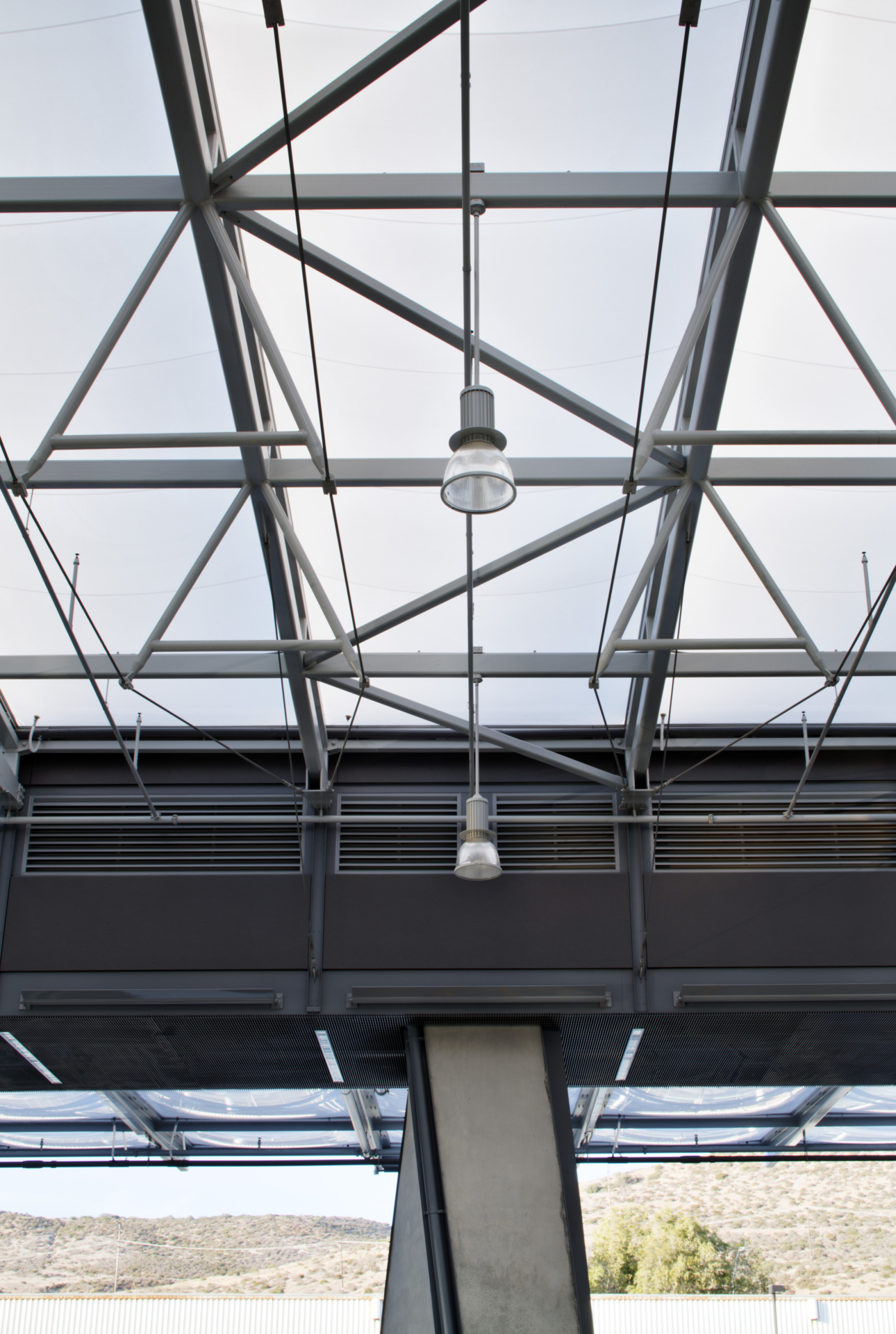 Blick unter das weiße Texlon® ETFE-Dach.