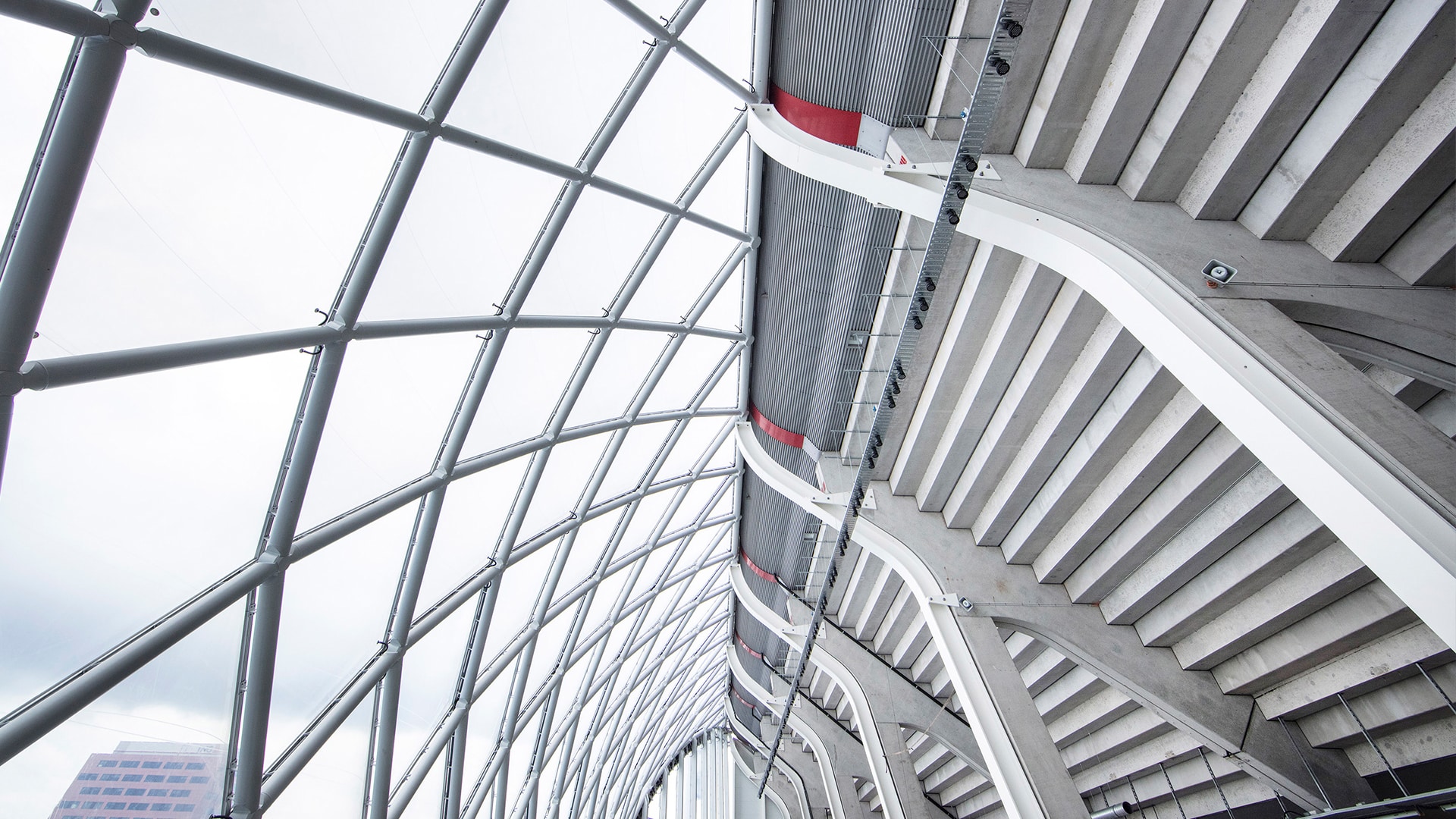 Johan Cruijff Arena hat eine 2,500 m² Texlon® ETFE Fassade von Vector Foiltec, die zwei Ebenen der Arena entscheidend vergrößert.