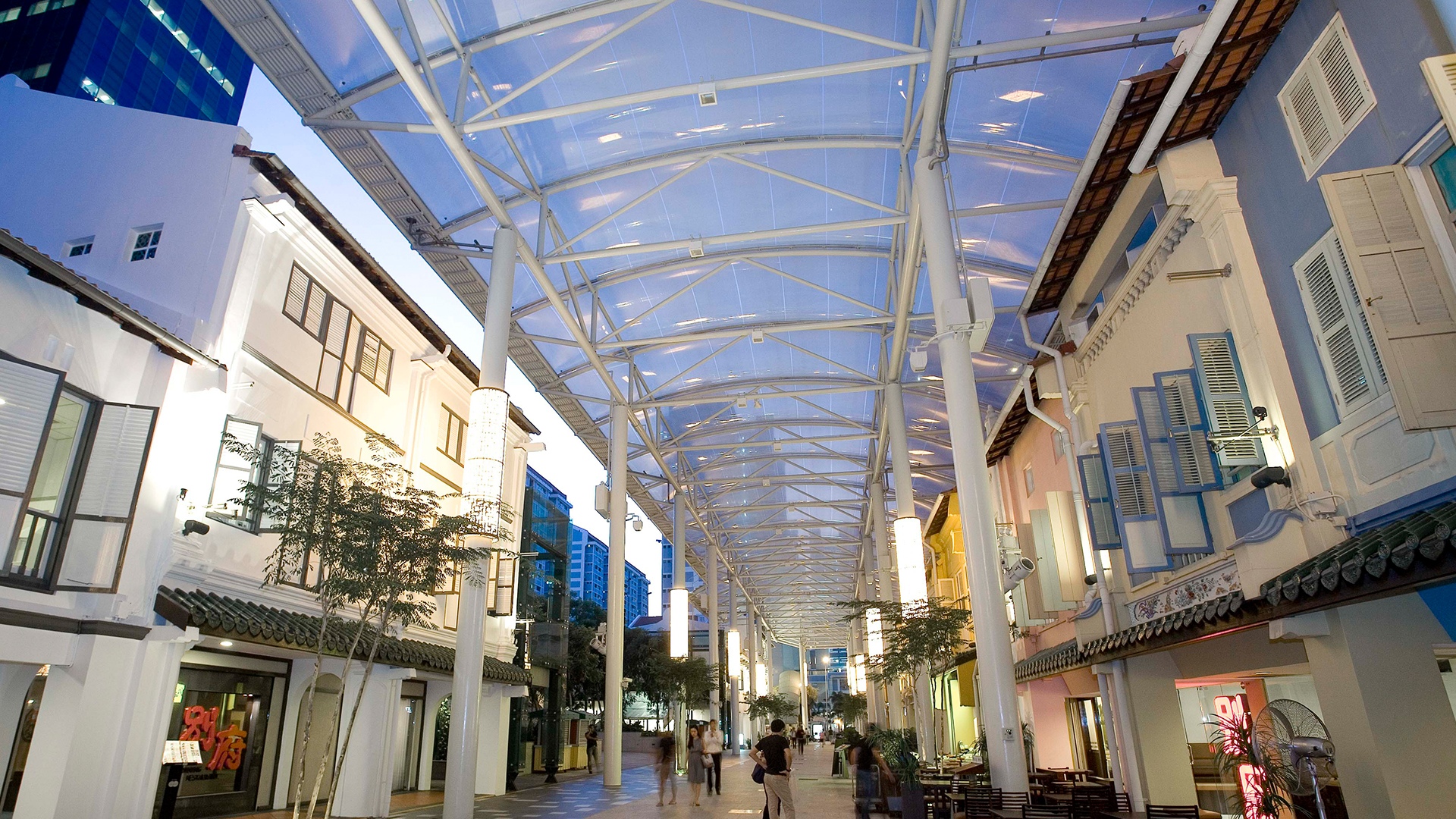 Das Texlon® ETFE-Dach sorgt für eine angenehme Atmosphäre für alle, die dort leben, arbeiten oder einkaufen.
