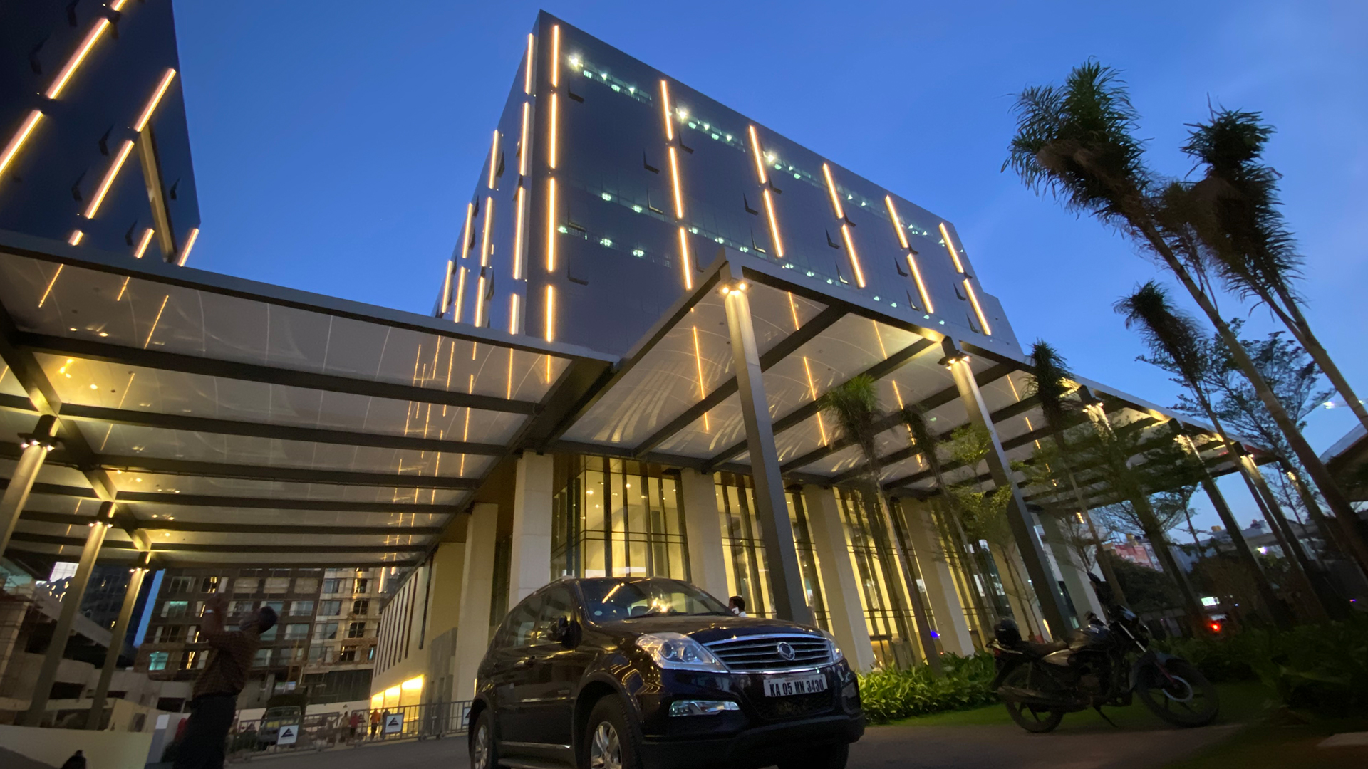 The elegant Texlon® ETFE canopies, which cover an area of 4,637 m², have significantly enhanced the Manyata Embassy Business Park office building.