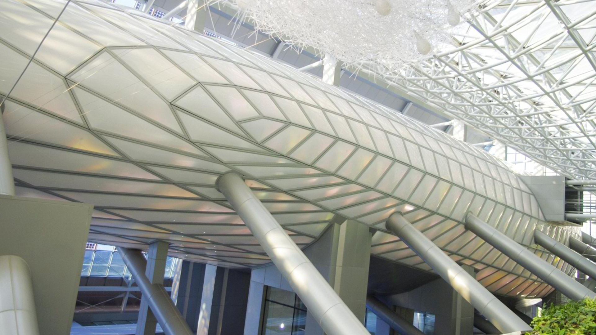 Die drei einzigartigen ETFE-Objekte wurden aus zwei Lagen unserer Texlon® ETFE-Folie hergestellt und können illuminiert werden.