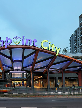 Northpoint City, das größte Einkaufszentrum im Norden Singapurs, schützt Sie mit einem beeindruckenden Texlon® ETFE-Vordach vor den Wettereinflüssen.