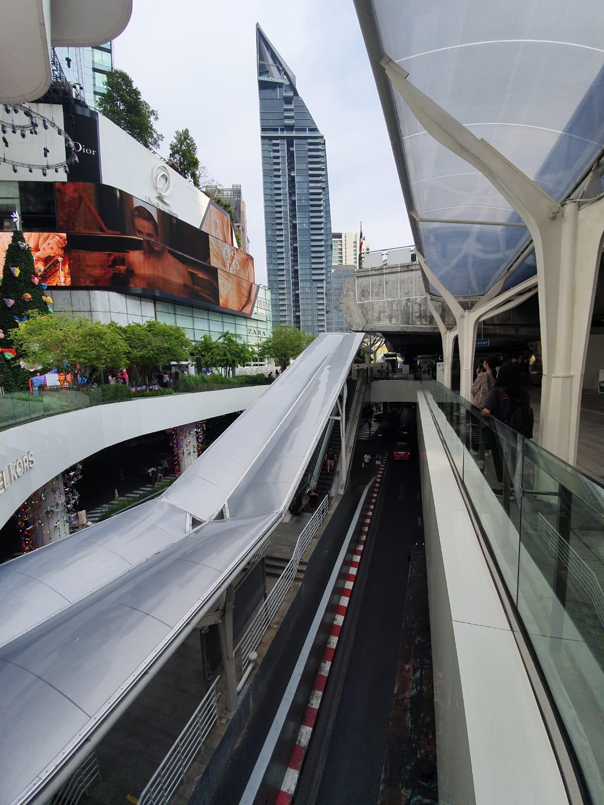 The Texlon® ETFE canopies at the ever-busy Phrom Phong BTS Skytrain station leads a myriad of people in-and-out.