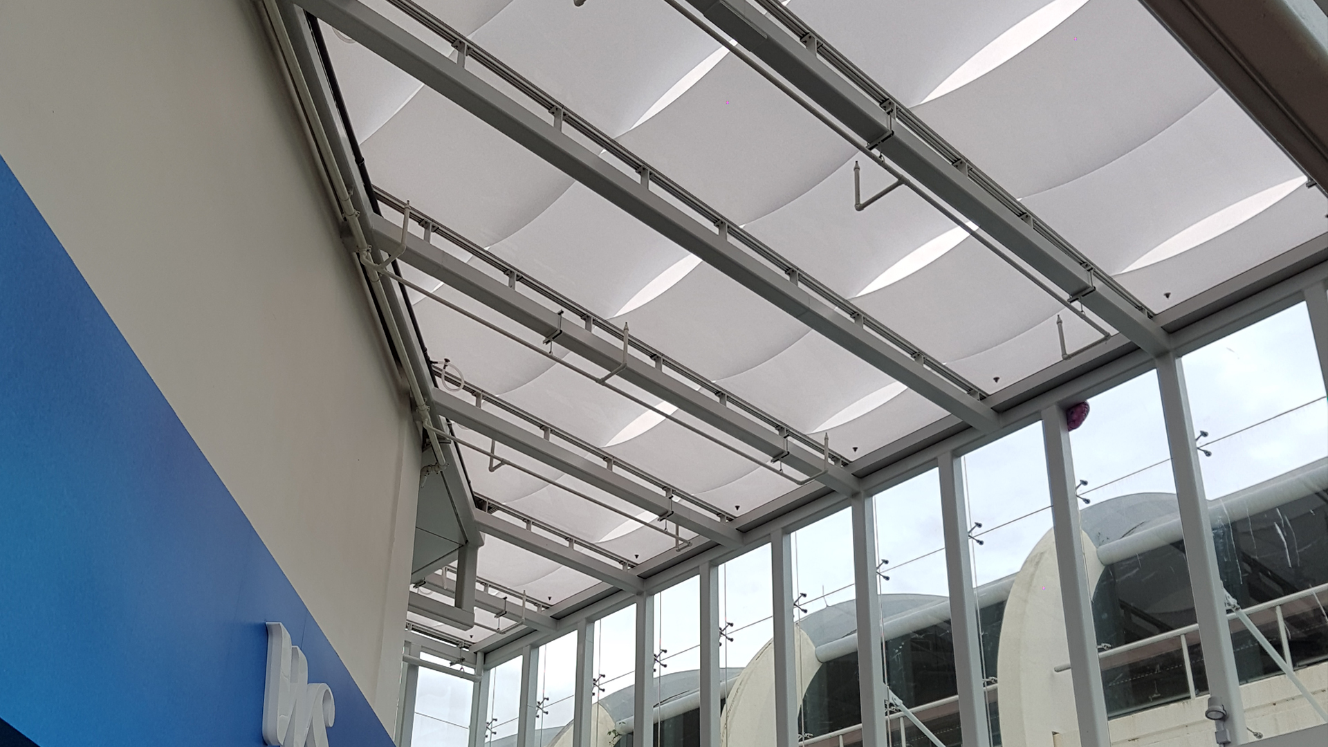 The solution for the connection from Pasir Ris MRT station to White Sands Shopping Mall was a Texlon® ETFE cushion system.