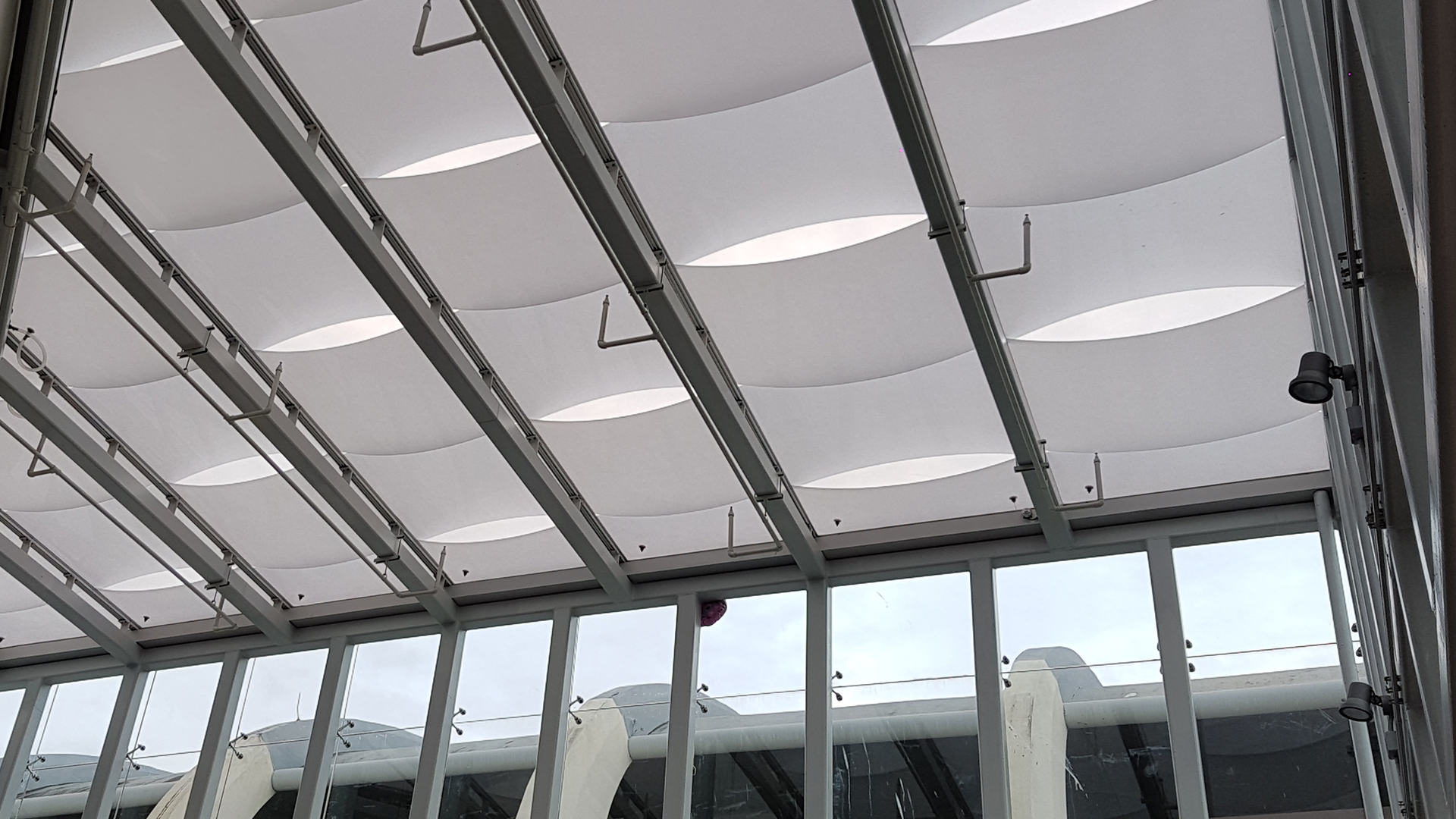 The solution for the connection from Pasir Ris MRT station to White Sands Shopping Mall was a Texlon® ETFE cushion system.