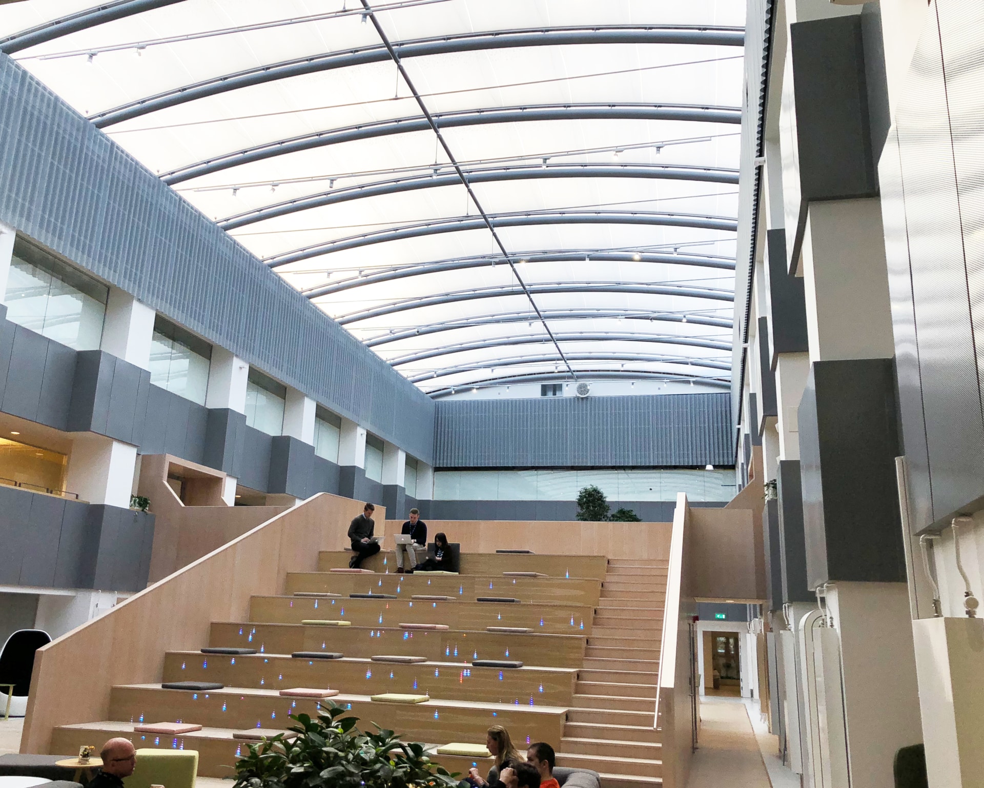 Our system created a light atrium with acoustic comfort, where people like to spend their time.
