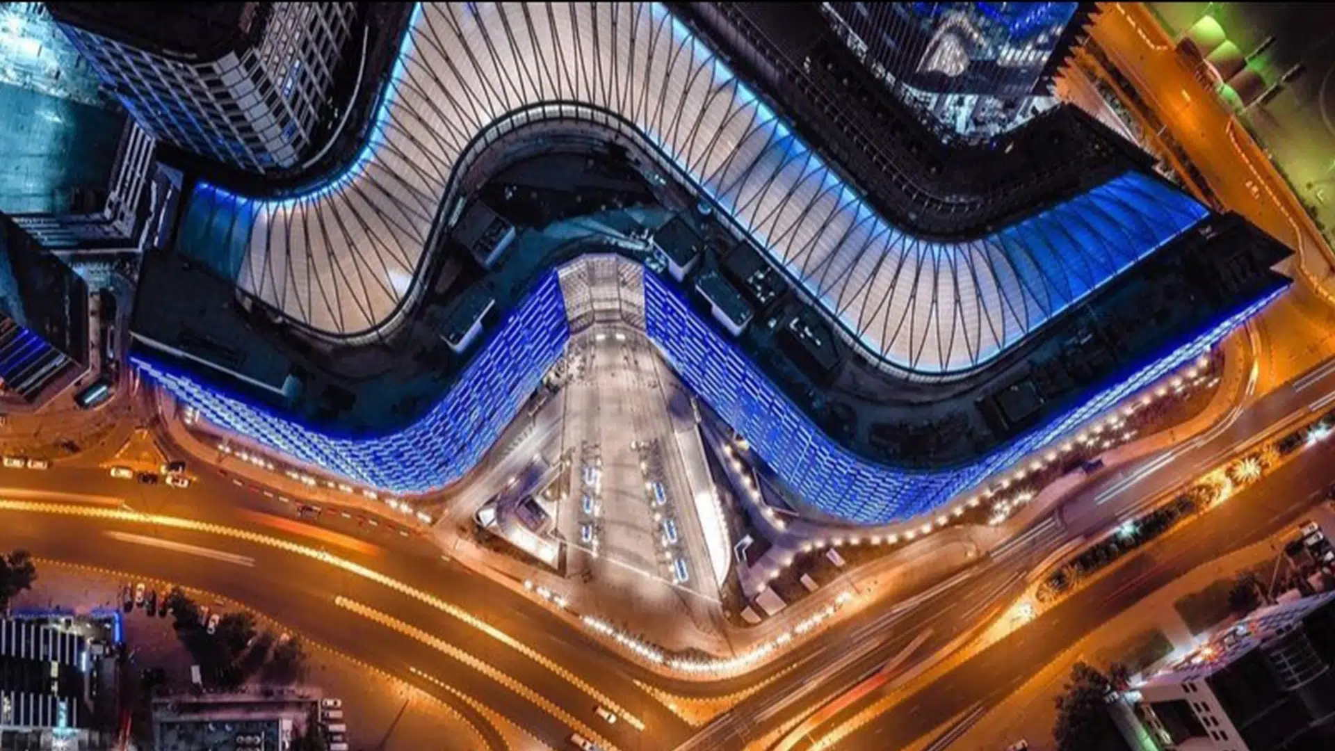  The Assima Mall ETFE roofing reminds of the natural flow of a river from a birds-eye perspective.