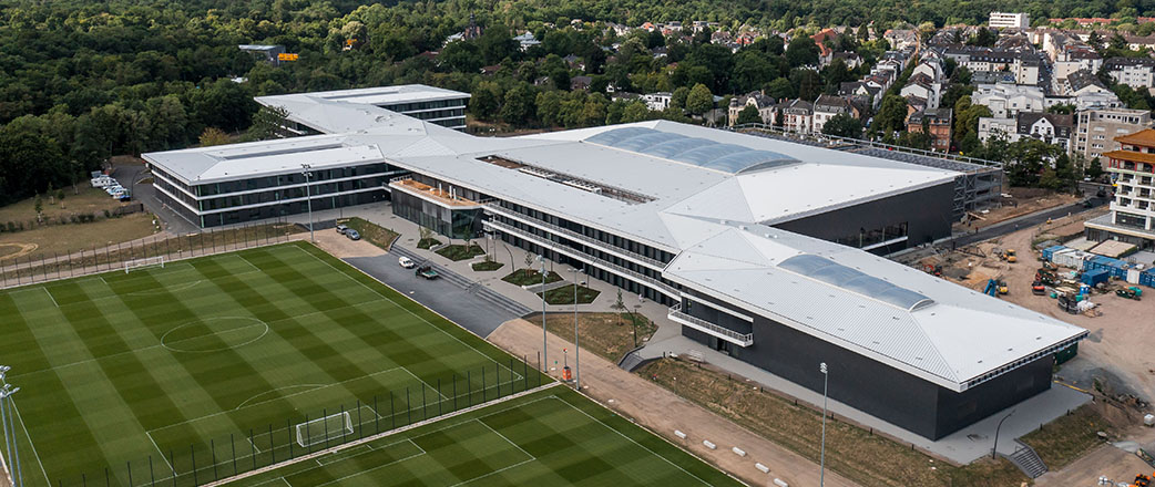 The new DFB Campus features two highly transparent Texlon® ETFE roofs.