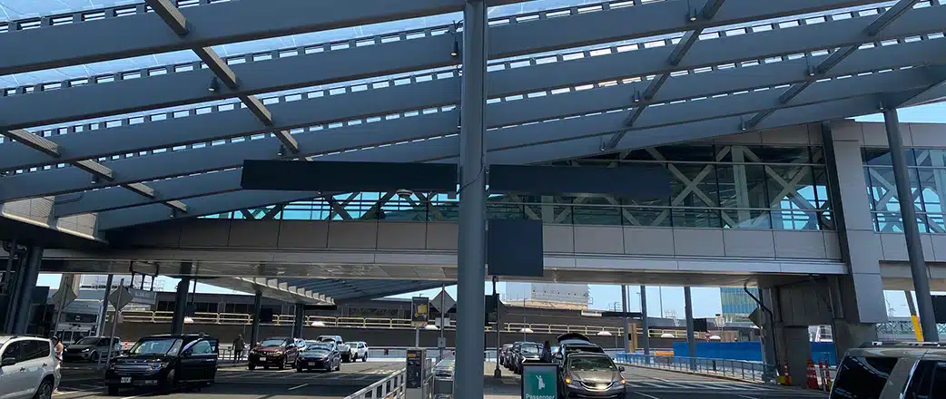 Multiple lanes of traffic covered in the Terminal drop off area, with Texlon® ETFE.